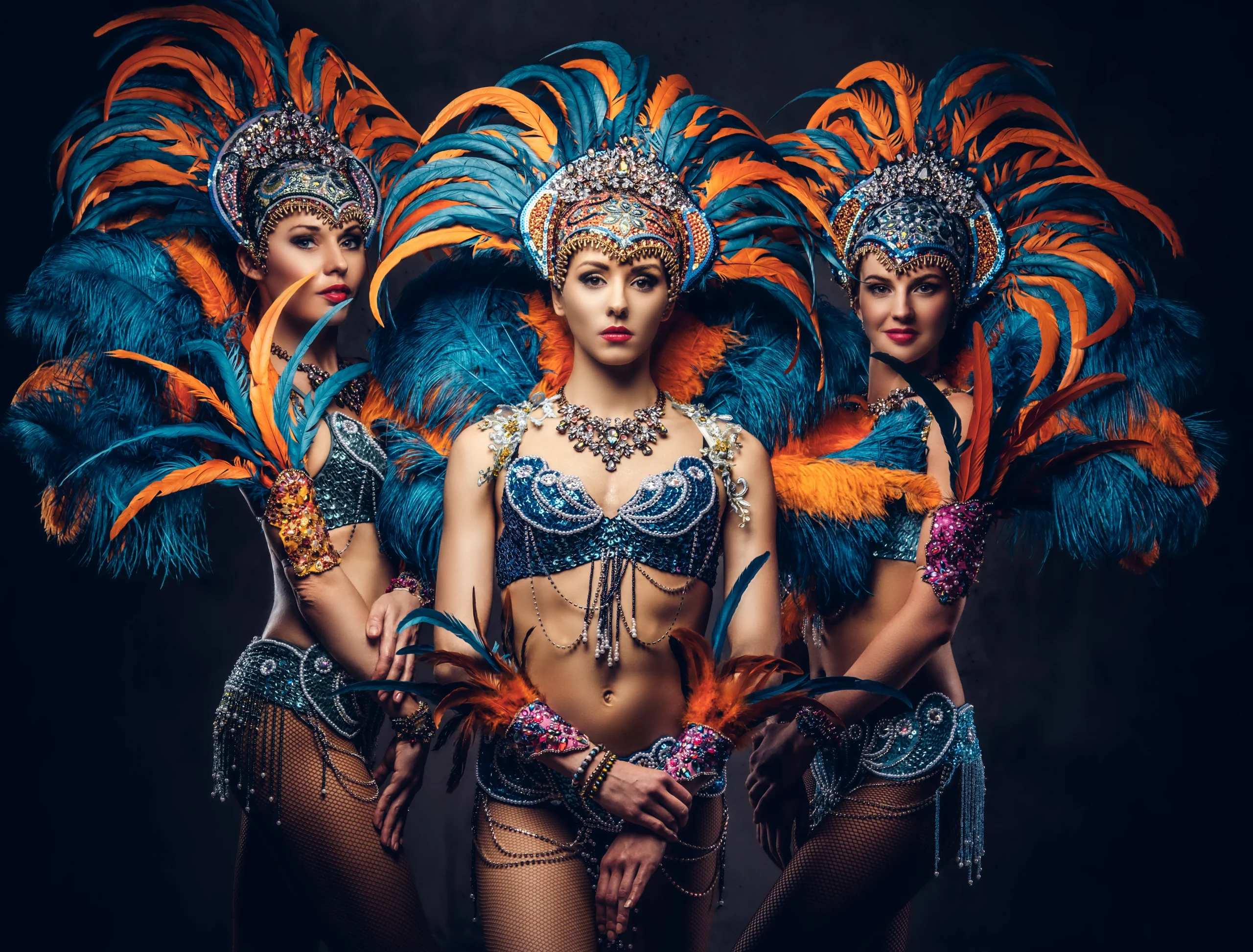 Alcazar Show – Đại nhạc hội của các vũ công nam chuyển giới